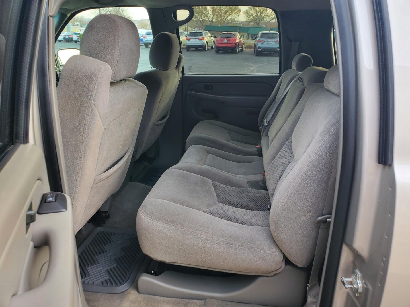 2006 Pewter Chevrolet Suburban LS (3GNFK16ZX6G) with an 5.3L V8 Vortec SFI Flex Fuel engine, 4-Speed Automatic transmission, located at 1600 E Hwy 44, Rapid City, SD, 57703, (605) 716-7878, 44.070232, -103.171410 - Photo#13